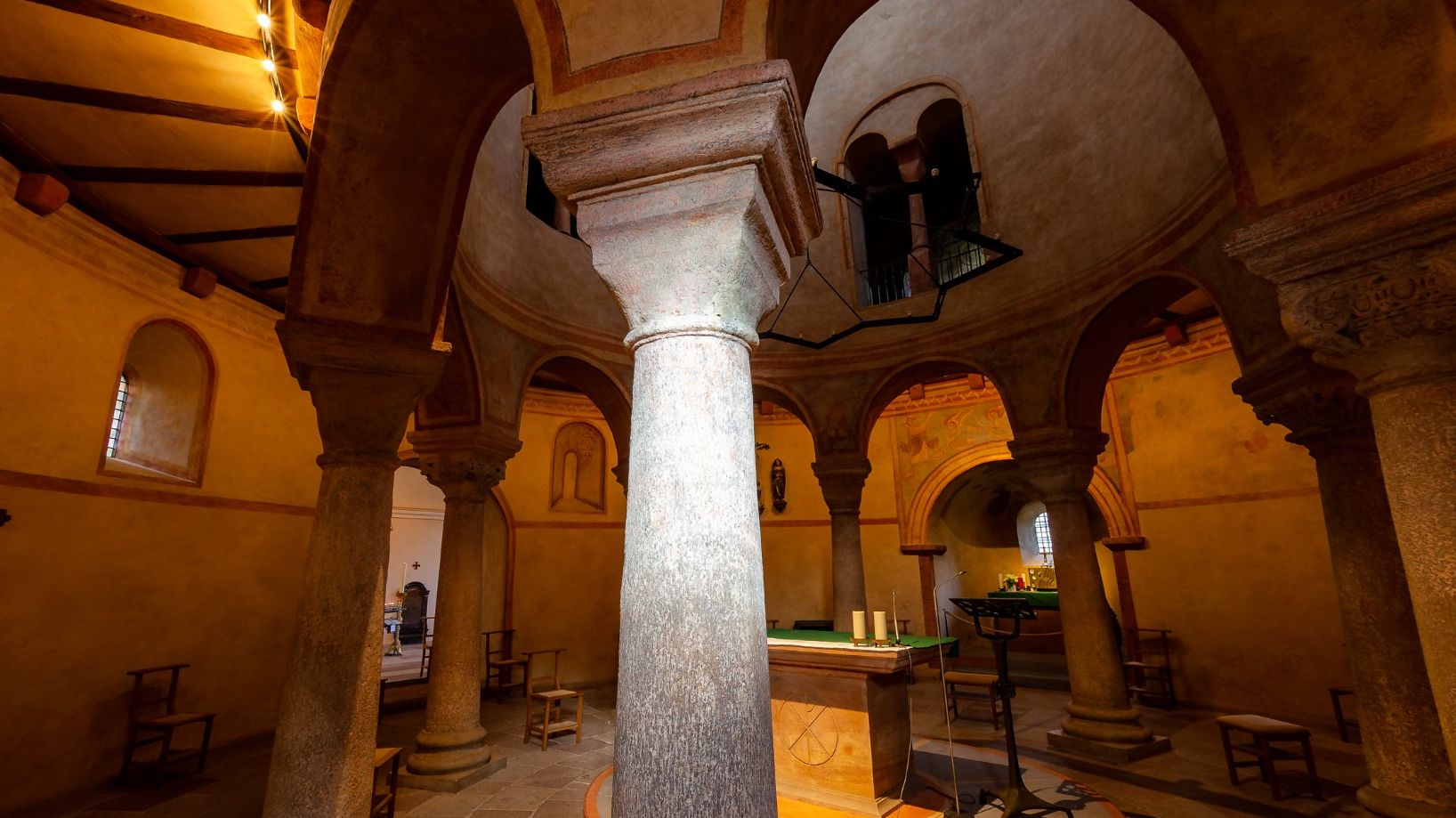 Schräge Säule: Stärke in der Schwäche